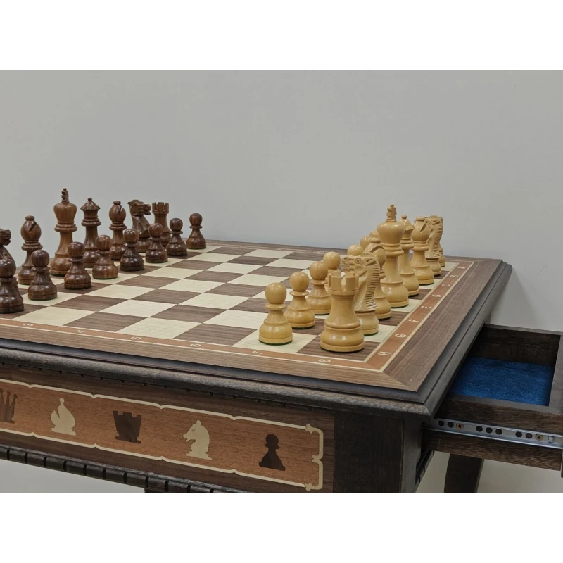Шахматный стол подарочный с фигурами из самшита и палисандра