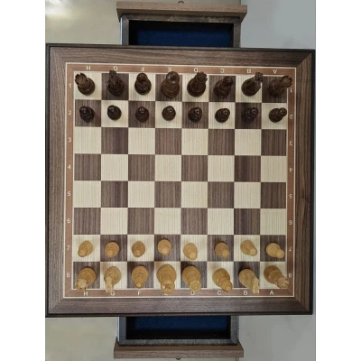 Шахматный стол подарочный с фигурами из самшита и палисандра