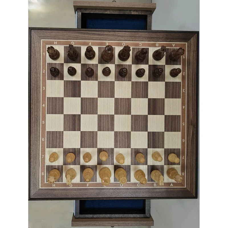 Шахматный стол подарочный с фигурами из самшита и палисандра