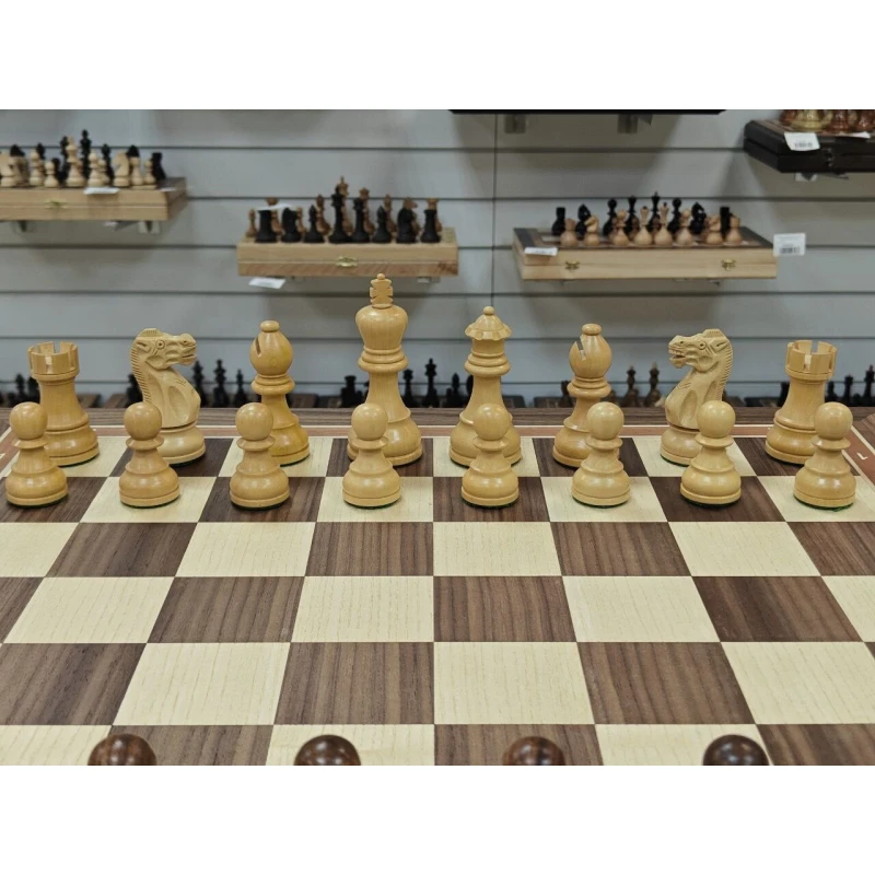 Шахматный стол подарочный с фигурами из самшита и палисандра