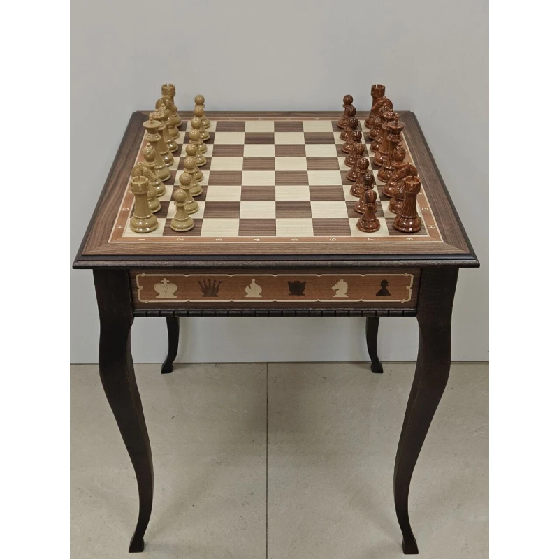 Шахматный стол подарочный из американского ореха с фигурами из композита