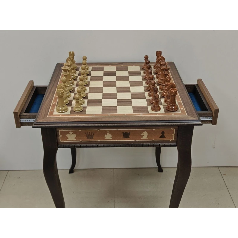 Шахматный стол подарочный из американского ореха с фигурами из композита