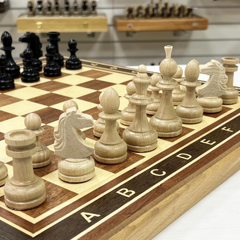 Шахматы Классические из красного дерева и бука, 50 на 50 см