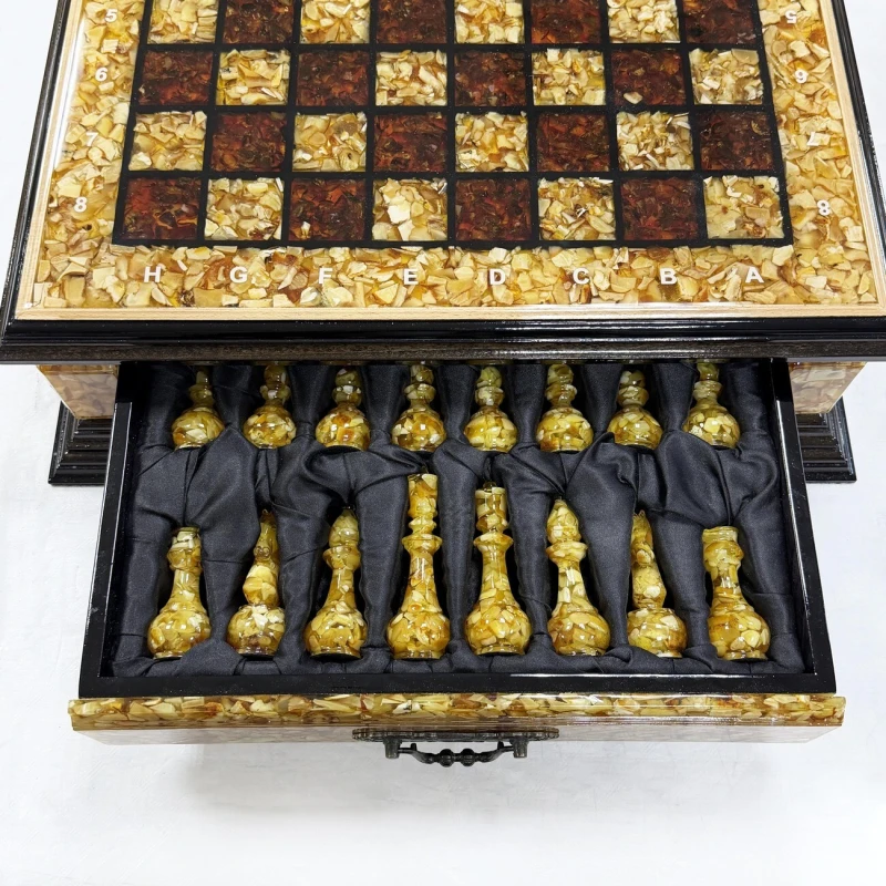 Шахматы из янтаря и бука в ларце с выдвижными ящиками 47 см