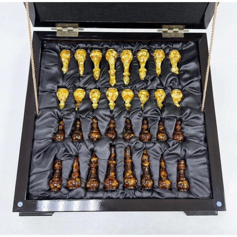 Шахматы из янтаря в ларце большие 47 см