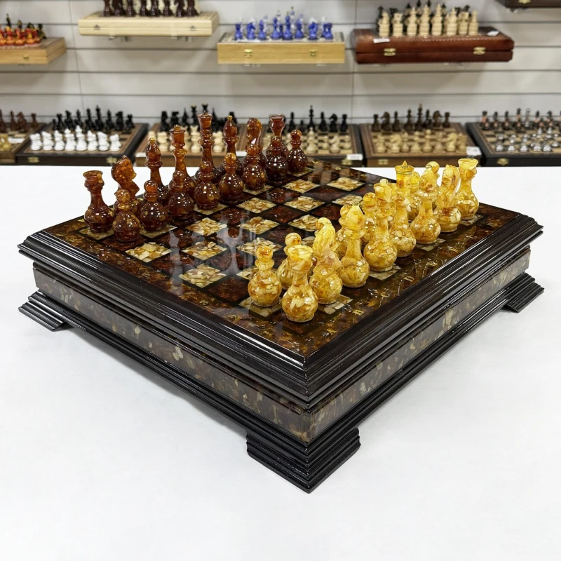 Шахматы из янтаря в ларце большие 47 см