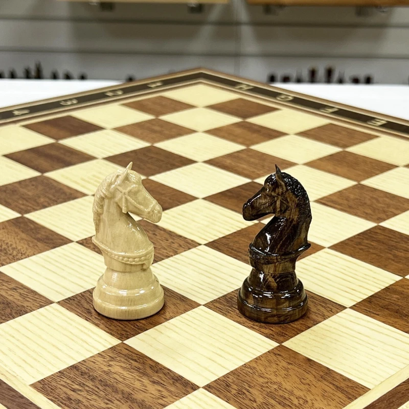 Шахматы подарочные Гамбит красное дерево, граб
