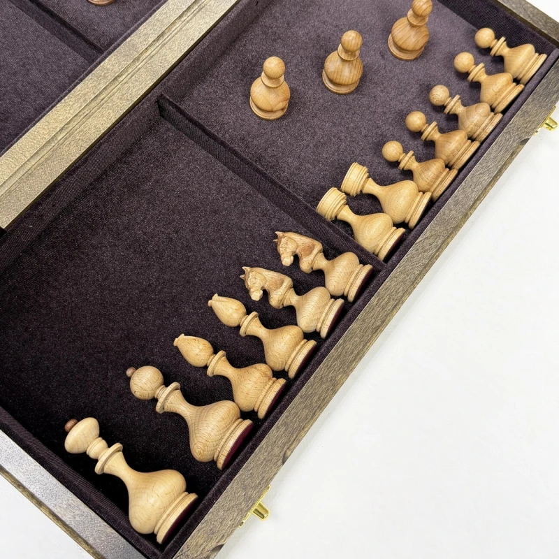 Шахматы деревянные эксклюзивные Суздальские в доске из ореха 45 см