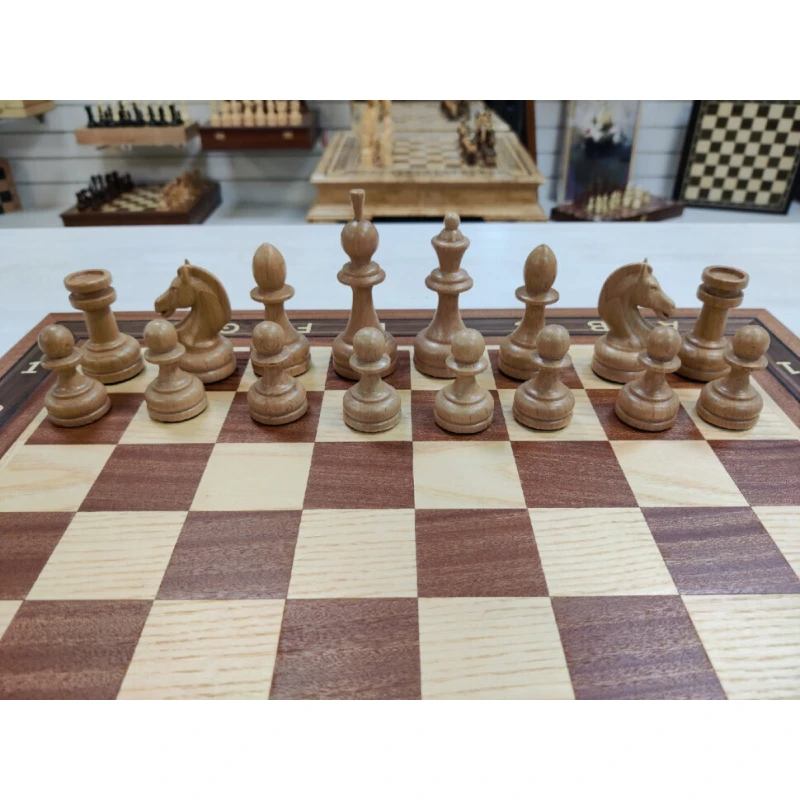 Шахматы подарочные из дерева 50 на 50 см фигуры с утяжелением из бука, доска красное дерево